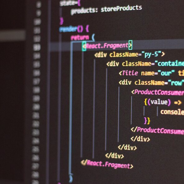 Programmcode auf einem Bildschirm – Software & IT