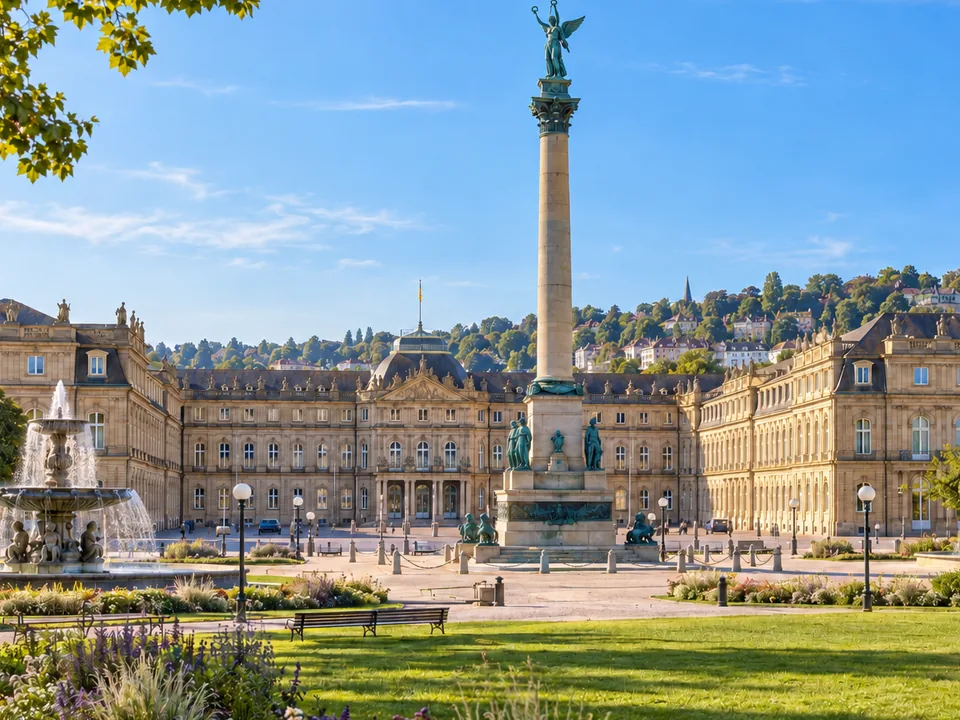 KI-generierte Illustration: Stuttgarter Schlossplatz mit Jubiläumssäule und Neuem Schloss.